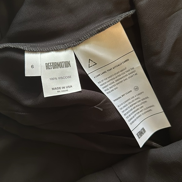 Reformation V Neck Midi Dress in Black, Size 6, Made in the USA - Picture 7 of 7